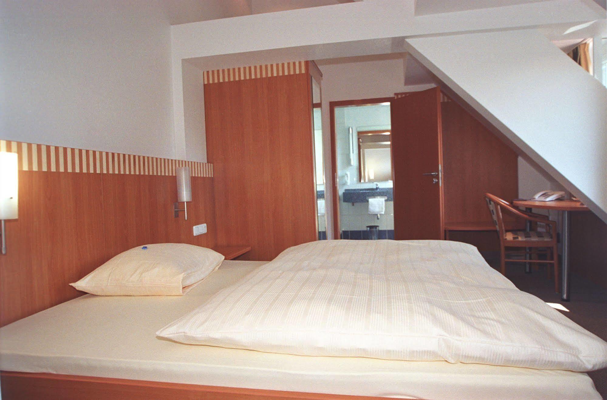 Parkhotel Schillerhain Kirchheimbolanden Esterno foto