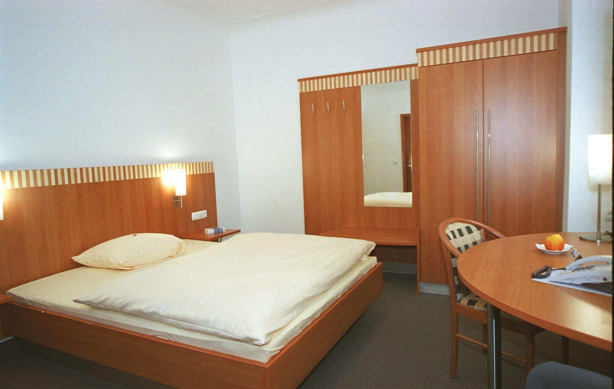 Parkhotel Schillerhain Kirchheimbolanden Esterno foto
